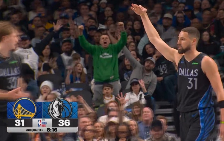 手起刀落！克莱追身三分轰进 帮助独行侠打停勇士