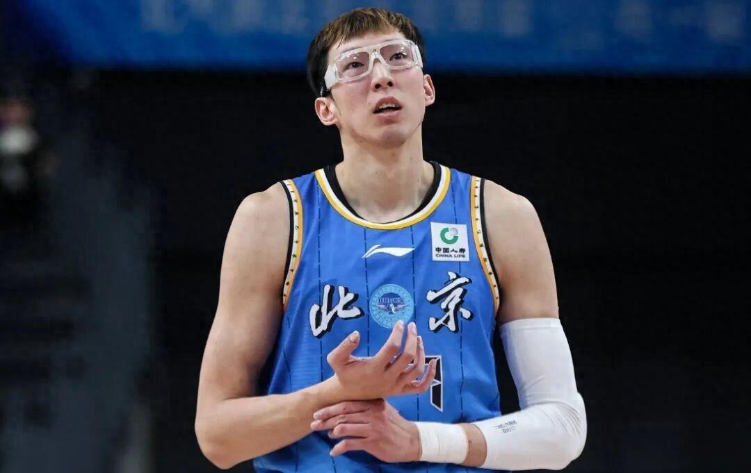 28圈app下载-周琦眼睛出现不适，赵继伟赛季首秀完美，CBA又来超级外援！